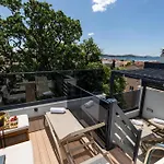 Tria Quercus Villa
