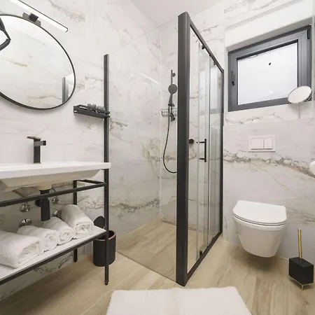 Tria Quercus * 보디체