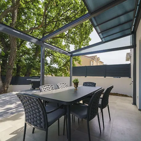 Tria Quercus 빌라 보디체