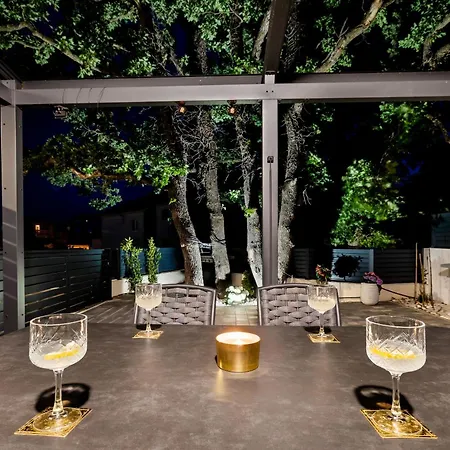 Tria Quercus Villa *