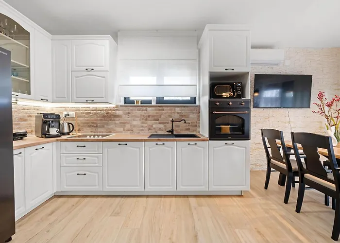 Tria Quercus Villa *