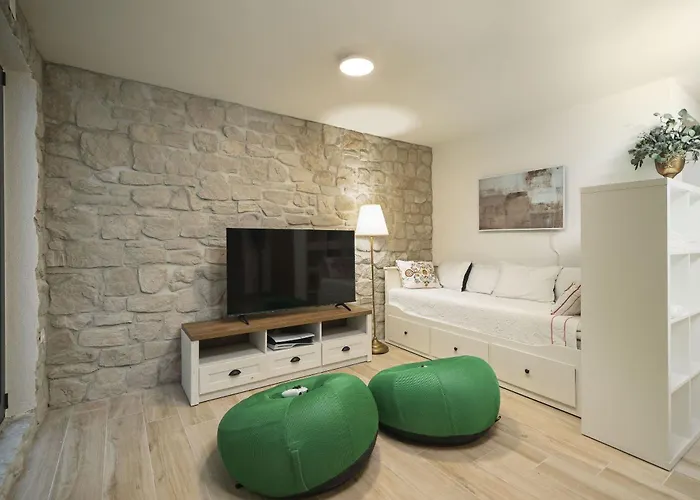 Tria Quercus Villa *