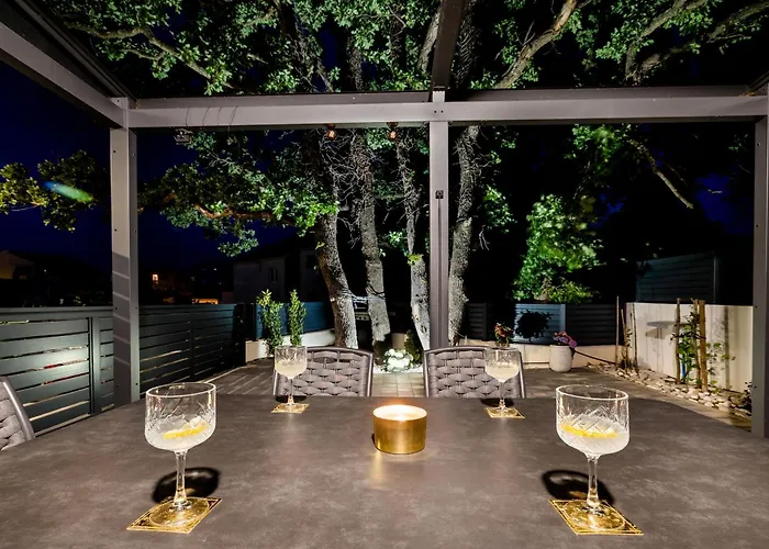 Tria Quercus Villa *